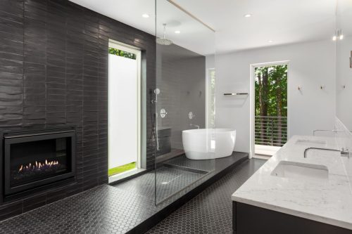 Bathroom,In,Luxury,Home,With,Large,Walk-in,Shower,,Double,Vanity,